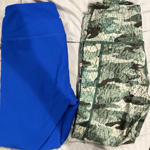 This is a LOT of leggings, all size small - Picture 3 of 6